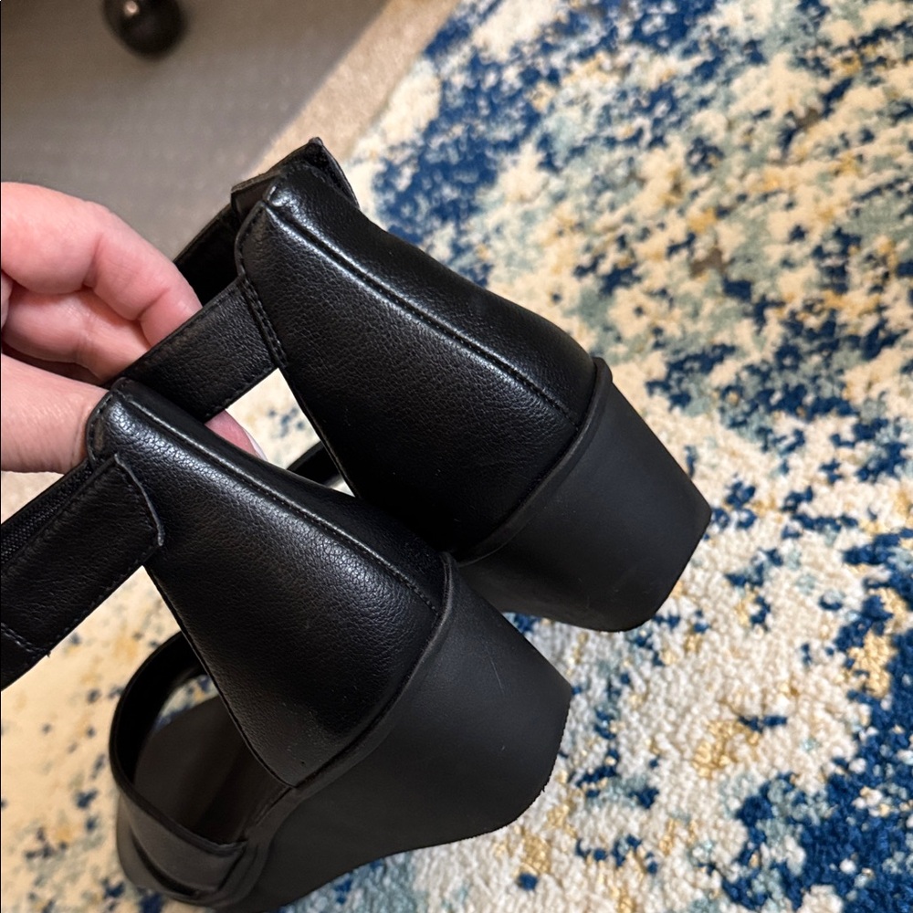 Naturalizer Theron Ankle Strap Sandals - Picture 3 of 5